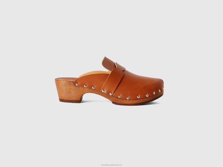 vrouwen Benetton klompen met studs kameel 4R62799